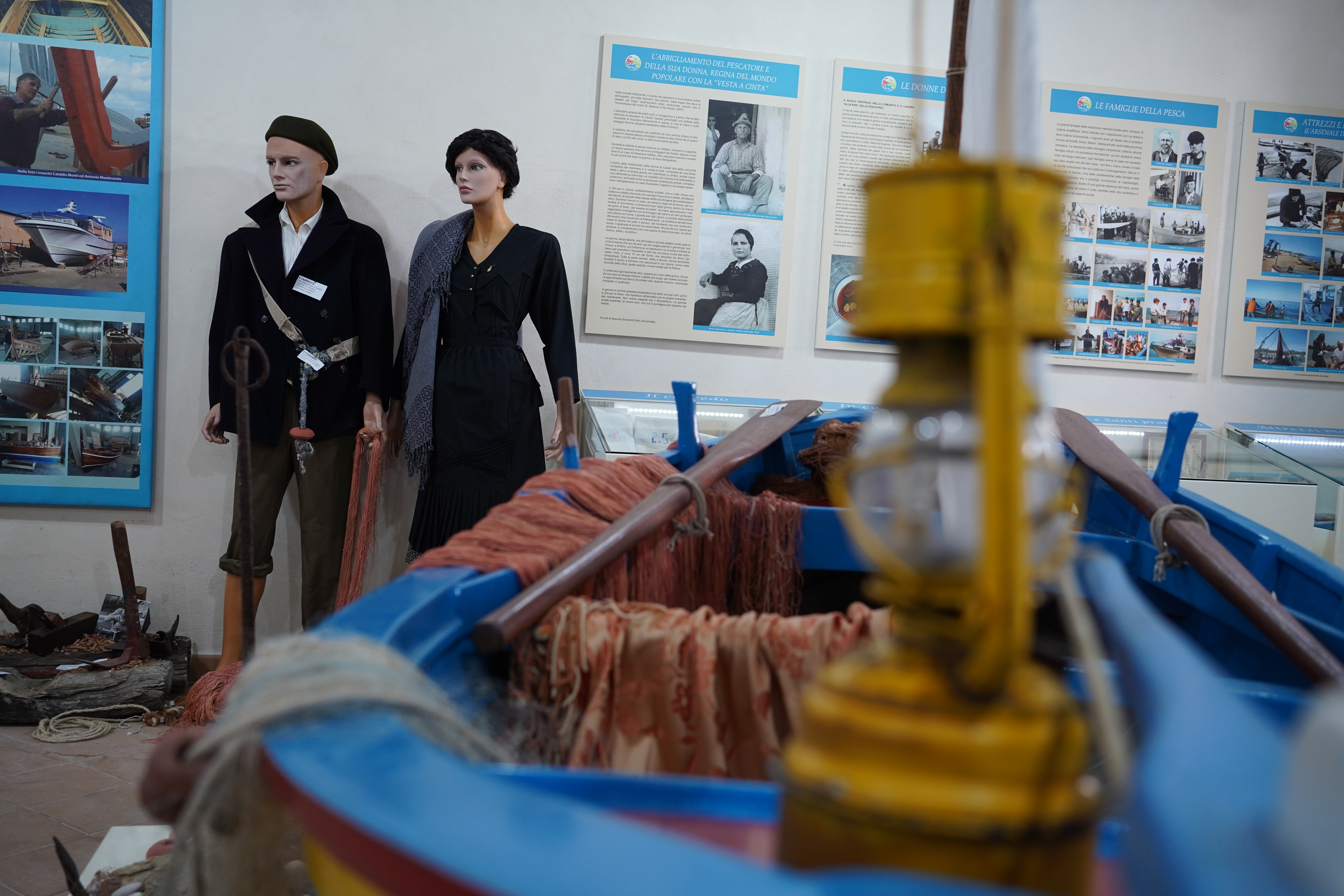 Lorenzo Russo - Museo civico del Mare, Sala del Mare e delle Culture Medieterranee, La Veste a Cinta, interni, 2025, fotografia digitale