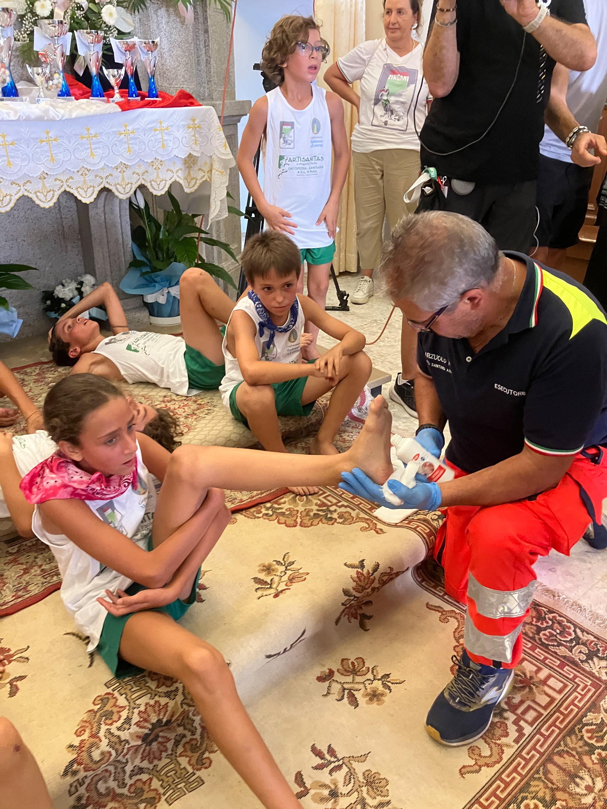 Roberto Monasterio, Pacentro – Prime cure mediche per gli Zingarelli, 2024, fotografia digitale