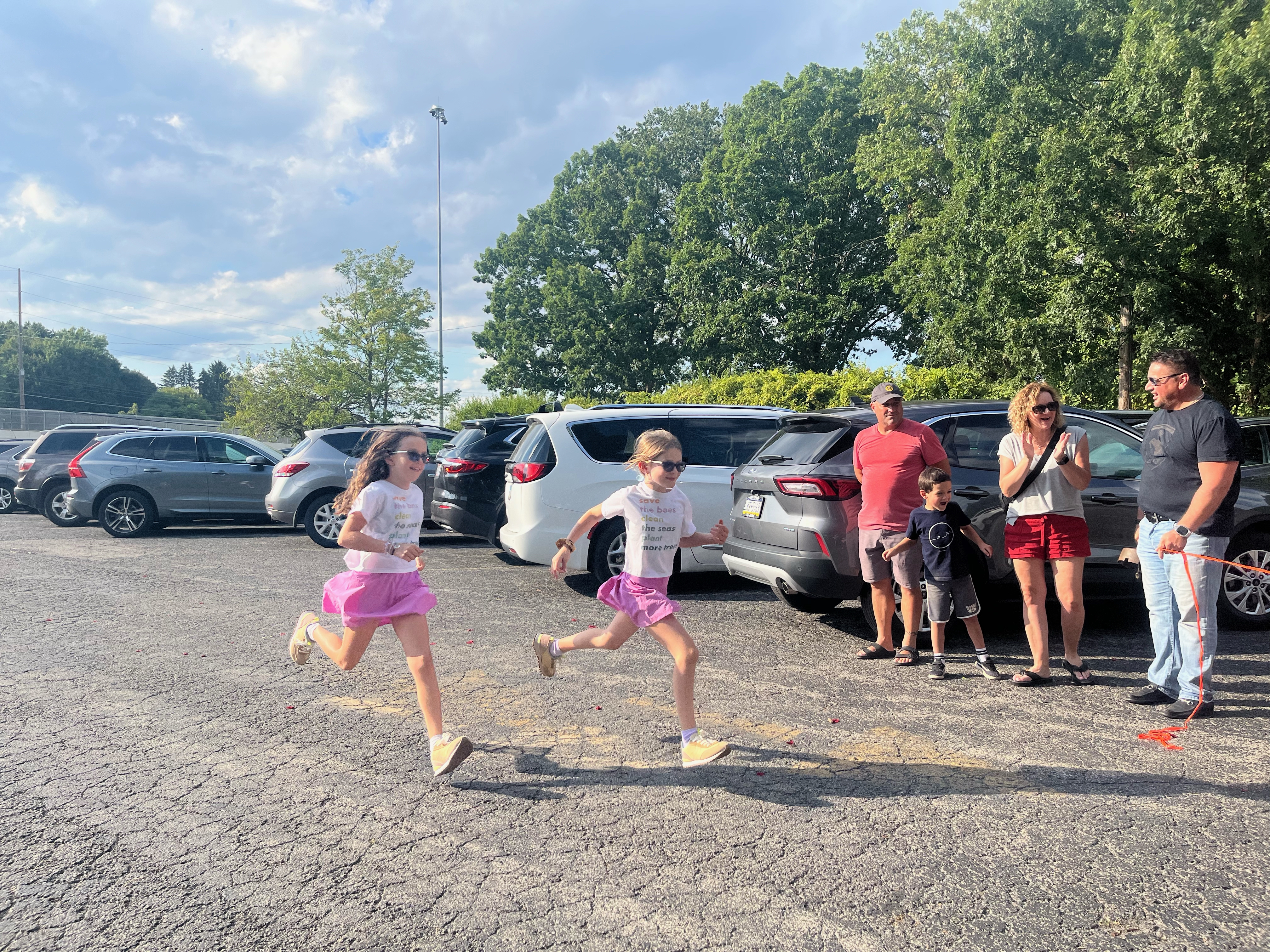 Enrico Grammaroli, Youngstown (Ohio, USA) – La corsa - bambine, 2024, fotografia digitale