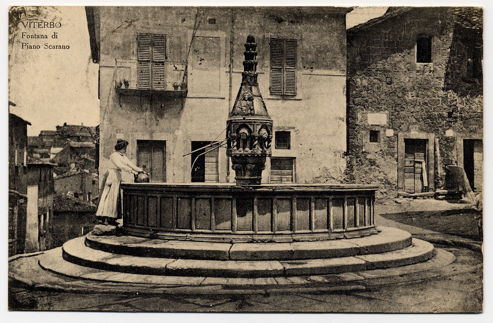 Fotografo non identificato, Viterbo - La Fontana di Piano Scarano – Una donna che attinge acqua alla fontana, 1934, FFC006129